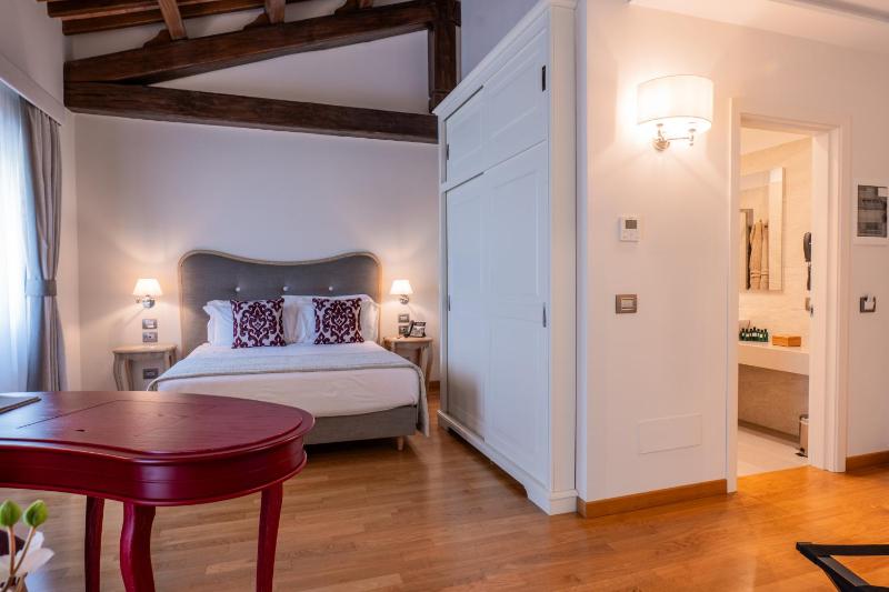 Superior Double Room image 1