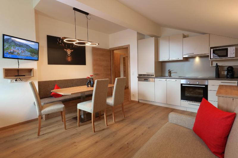 One-Bedroom Apartment image 3