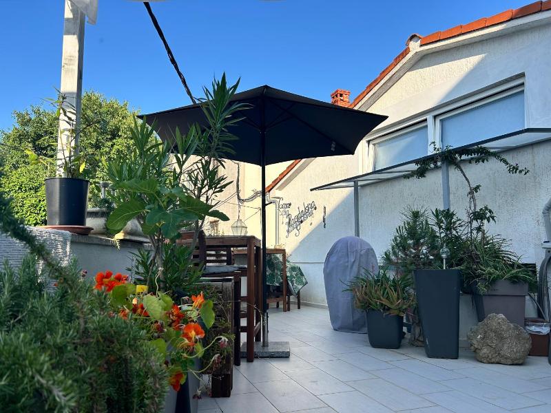 Budget Studio in Krk Old Town & Walk to Beach - image 7