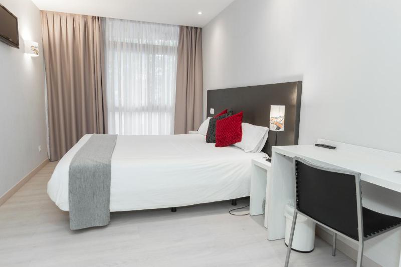 Superior Queen Room image 4