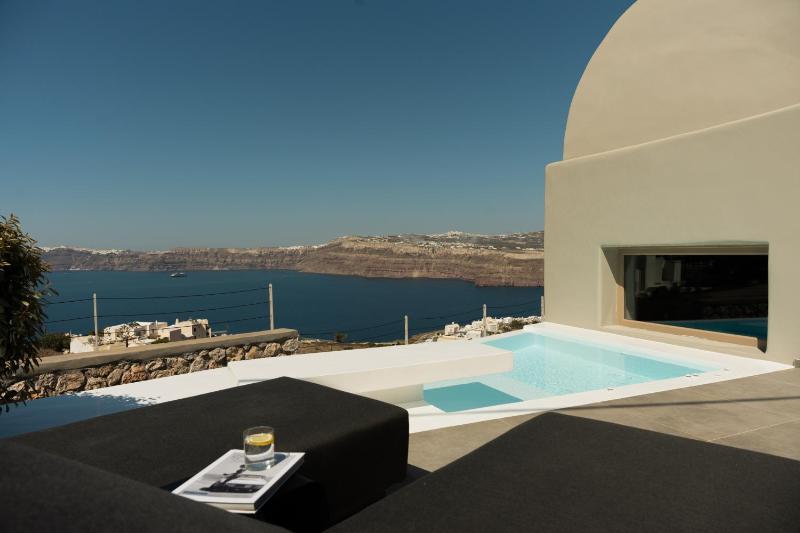 Split level Elegant Suite with Private Pool and Caldera View image 1