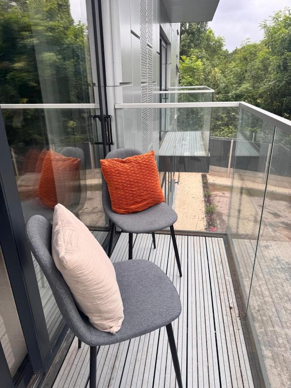 #22 Lux & Stylish 2 bed 2 bath Apart w balcony  11 - image 12