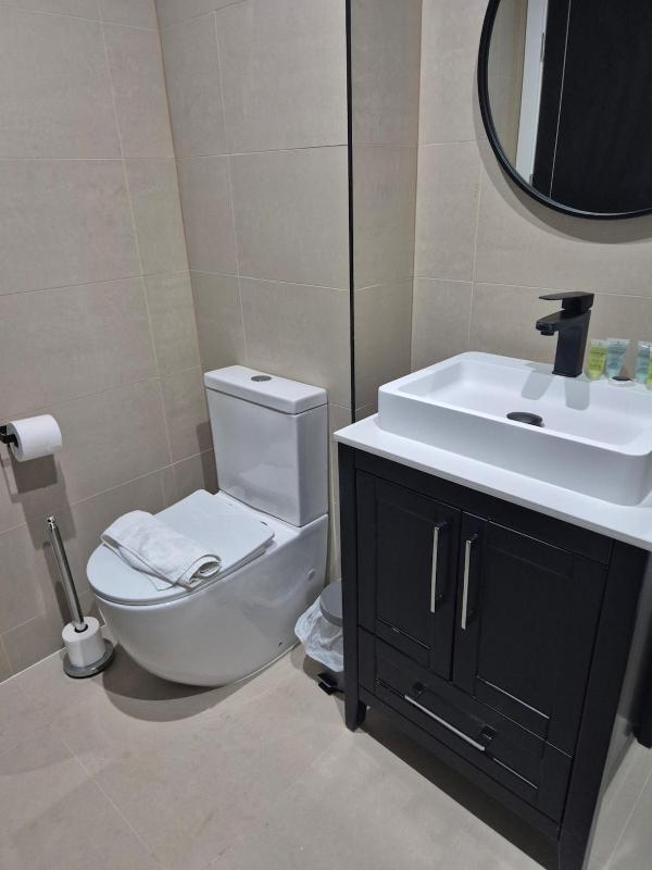 #22 Lux & Stylish 2 bed 2 bath Apart w balcony  11 - image 17