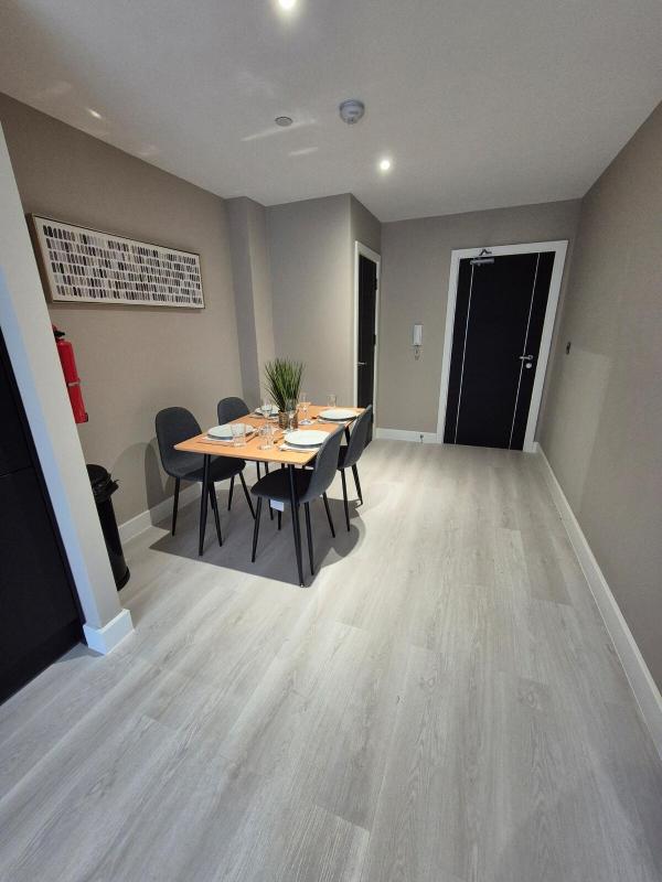 #23 Lux stylish 2 bed 2 bath with balcony NEC n12 - image 13