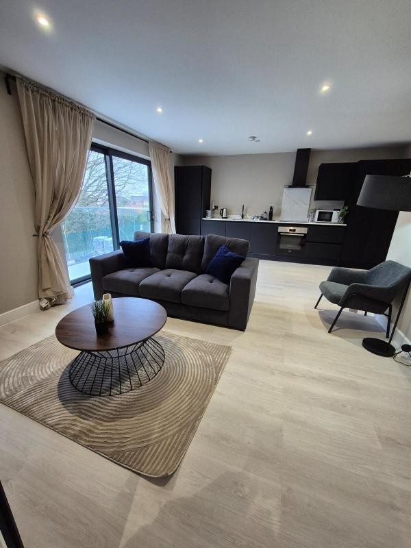 #23 Lux stylish 2 bed 2 bath with balcony NEC n12 - image 17