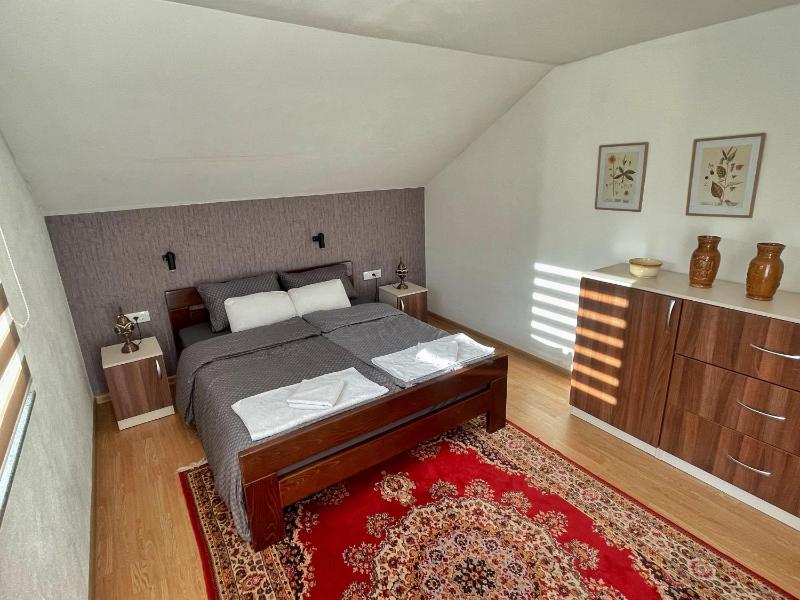 Two-Bedroom House image 4