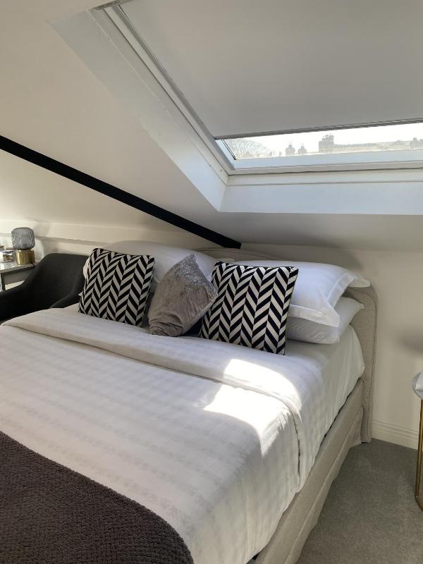 Standard Double Room image 4