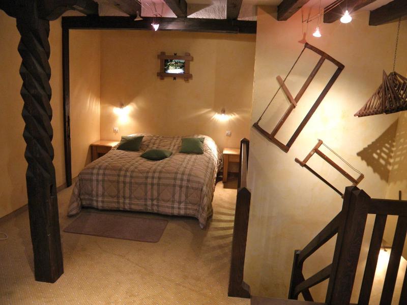Duplex (2 Adults) with one double bed or twin bed and seating area image 1