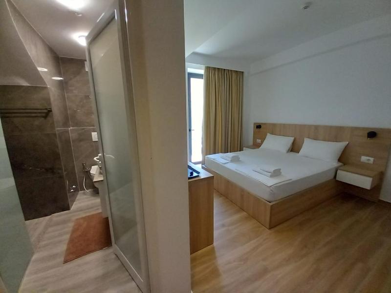 Double Room with Balcony - Ground Floor image 1