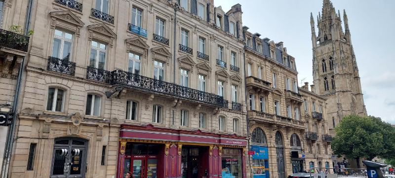 Apartment with Shower image 4