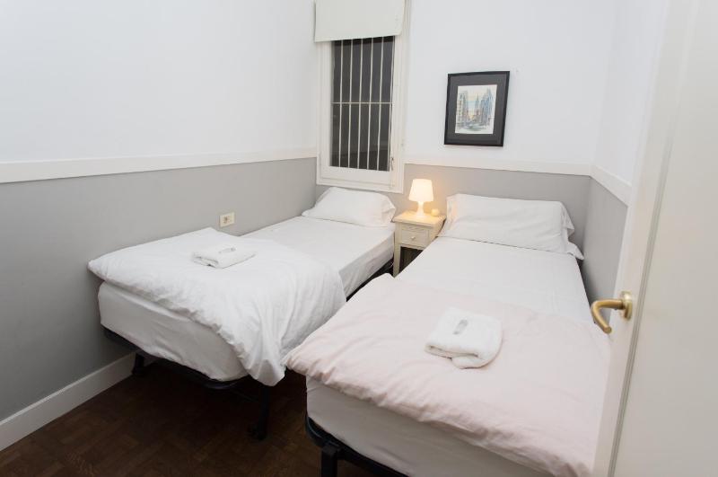 Letsgo Camp Nou Apartment - image 6