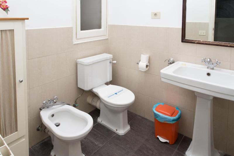 Letsgo Camp Nou Apartment - image 10