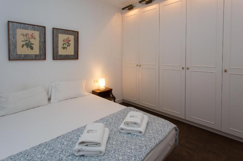 Letsgo Camp Nou Apartment - image 4