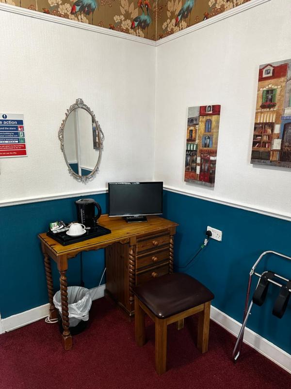 Single Room image 3