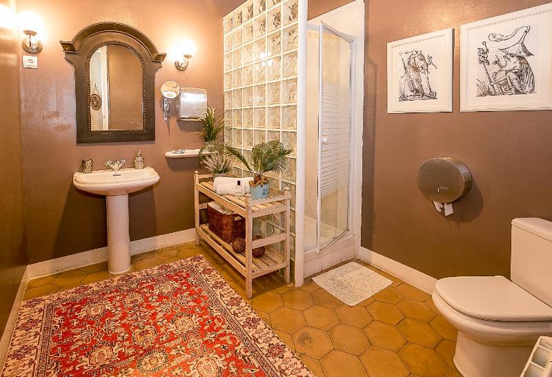 Triple Room with Private External Bathroom (1 double and 1 single room)  image 2