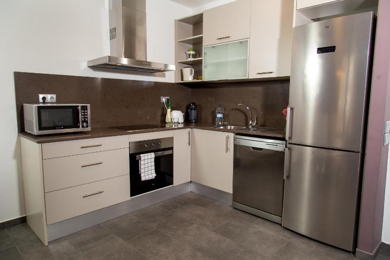 Luxury Three-Bedroom Apartment - Aribau 66 image 1