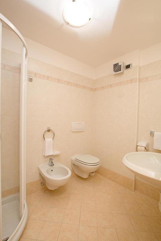 Standard Double or Twin Room with Balcony image 2