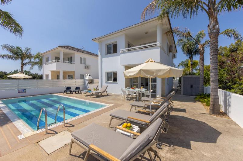 Flouressia Gardens Villas - image 6