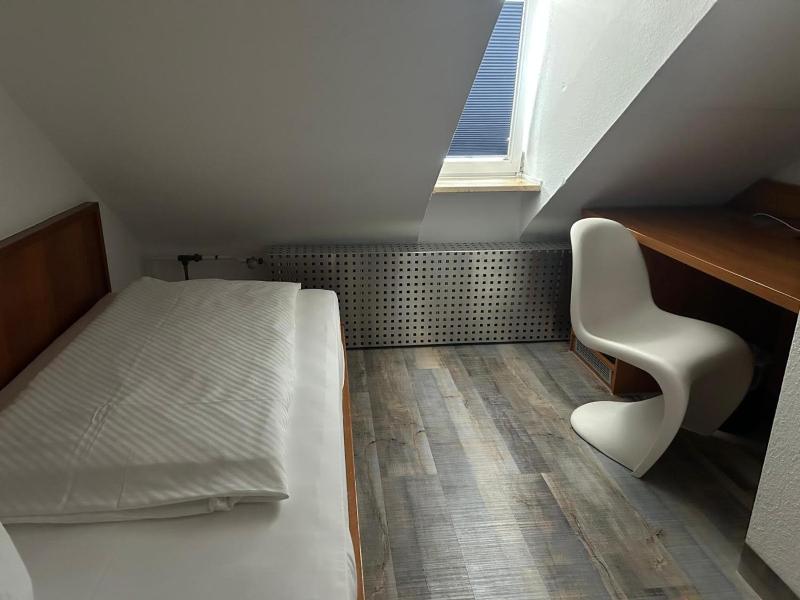 Small Single Room image 1