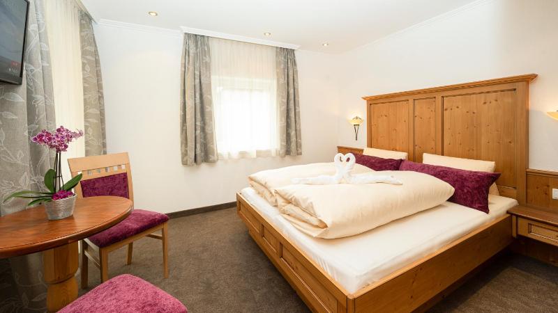 Three-Bedroom Apartment with Balcony image 3