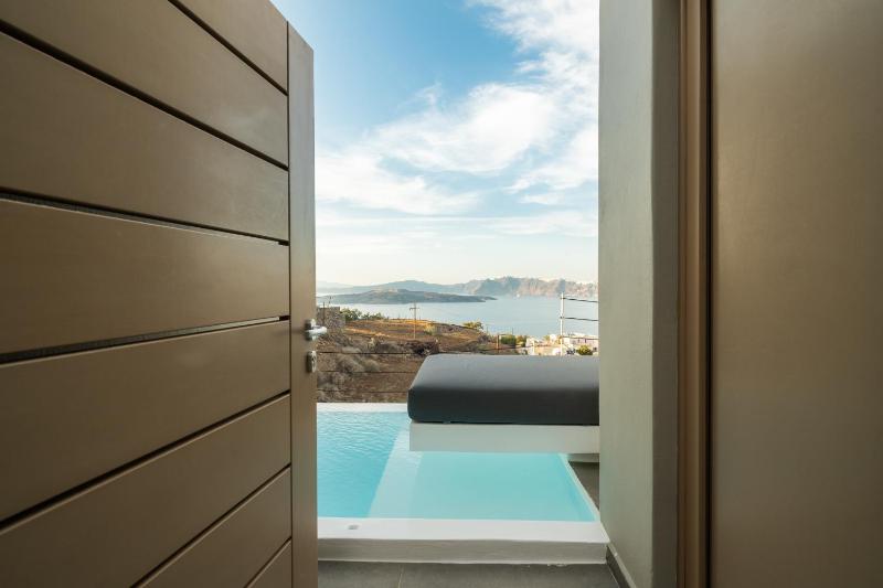 Split level Diamond Suite with Private Pool and Caldera View image 1