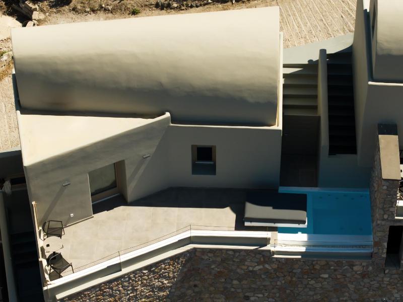 Split level Diamond Suite with Private Pool and Caldera View image 3