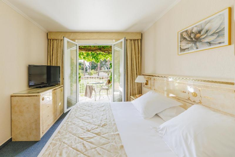 Classic Room - Garden View image 1