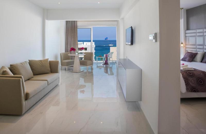 Deluxe Double or Twin Room with Inland View image 1