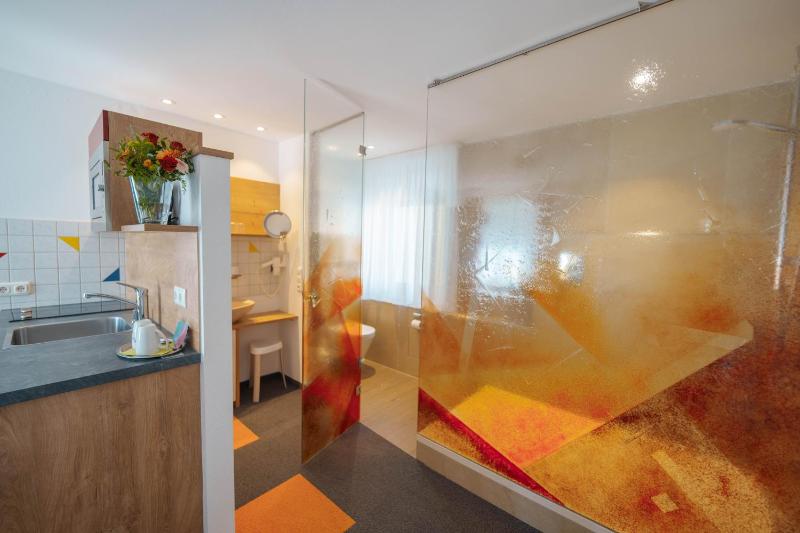 Basic Triple Room image 3