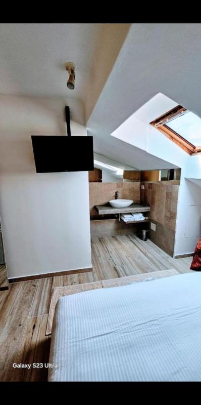 Double Room with Private External Bathroom image 2