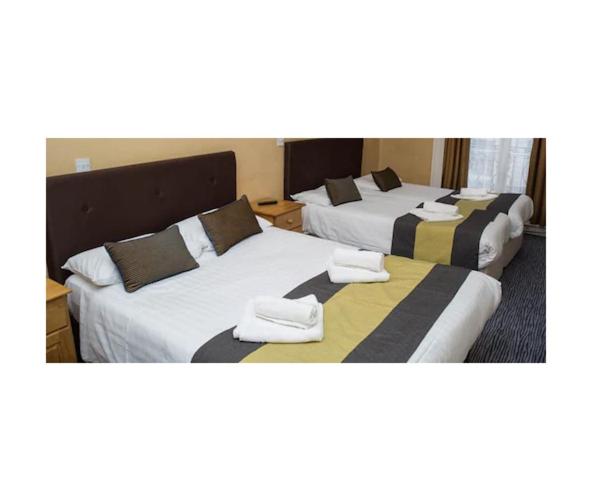 Quadruple Room image 1