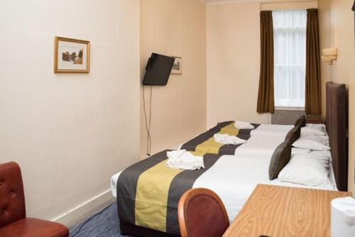 Triple Room image 3