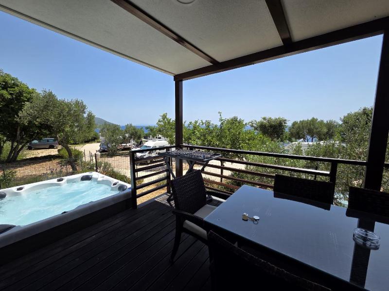 Prestige Mobile Home with Hot Tub and Sea view image 1