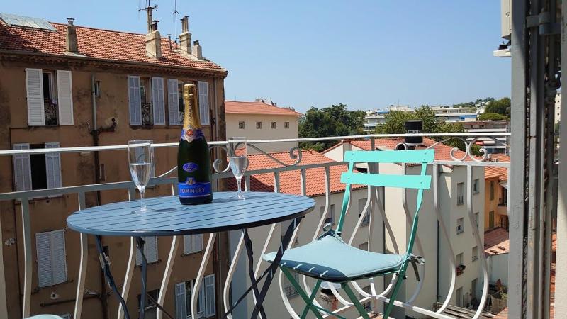 B042-Functional apartment with balcony Suquet Cannes - image 14