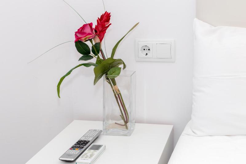 Two Connecting Double Rooms image 3