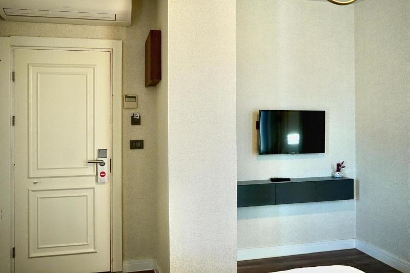 Deluxe Double Room with Balcony and Sea View image 4