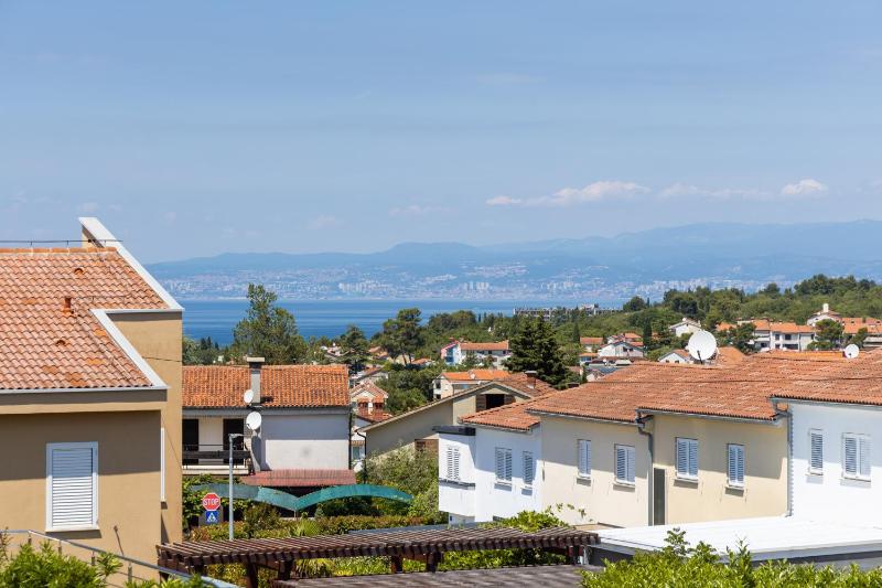 Comfort One-Bedroom Apartment with Balcony and Sea View image 2