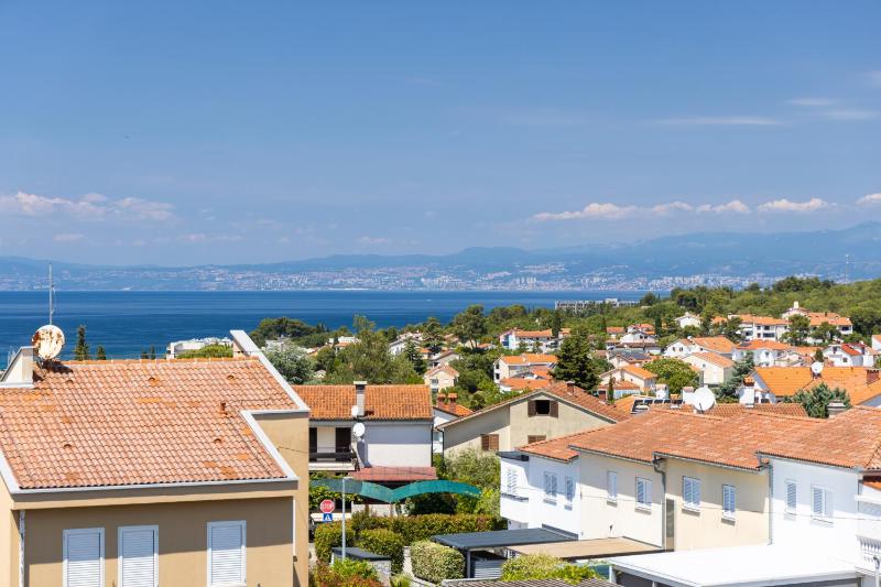 Two-Bedroom Apartment with Balcony and Sea View image 2