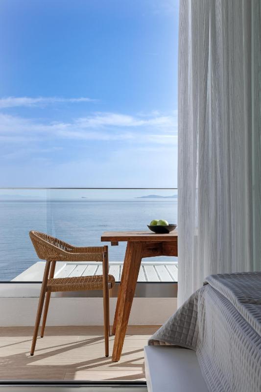 Deluxe Double Room with Private Plunge Pool image 2