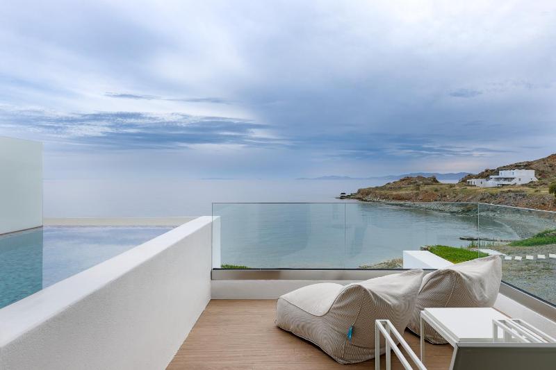 Deluxe Double Room with Private Plunge Pool image 1