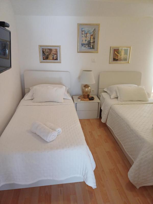 Twin Room image 1