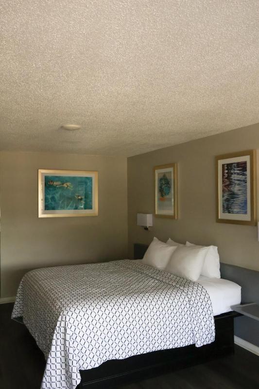 Economy Inn Historic District - image 9