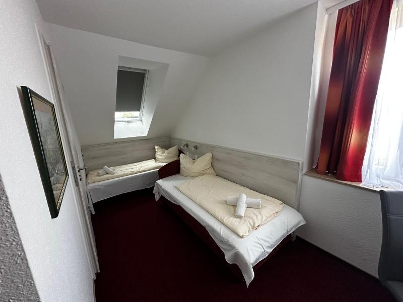 Double or Twin Room image 4