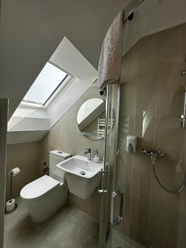 Quadruple Room with Balcony image 2