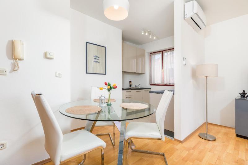 Modern new apartments Pula - image 15