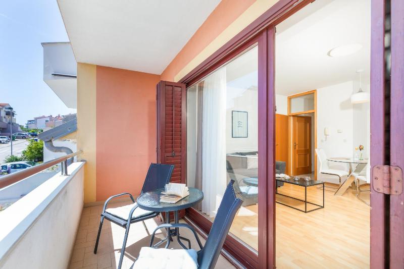 Modern new apartments Pula - image 12
