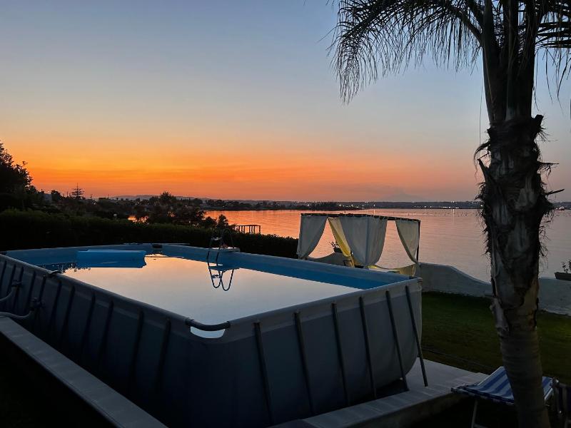 Casa con piscina e vista mare dal giardino - image 27