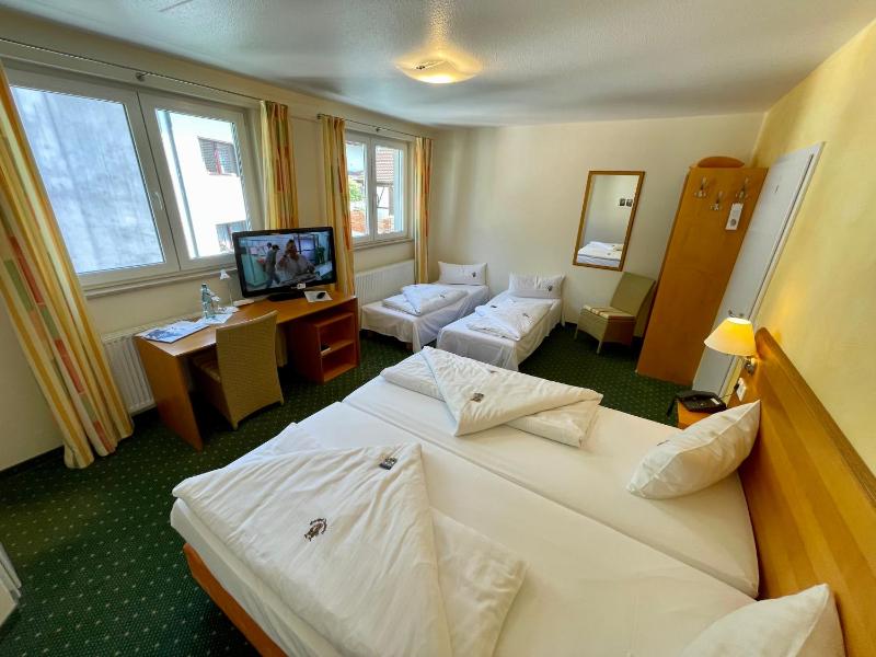 Quadruple Room image 2