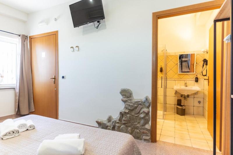 Deluxe Double Room image 1