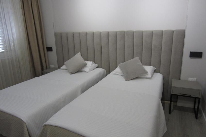 Twin Room image 1